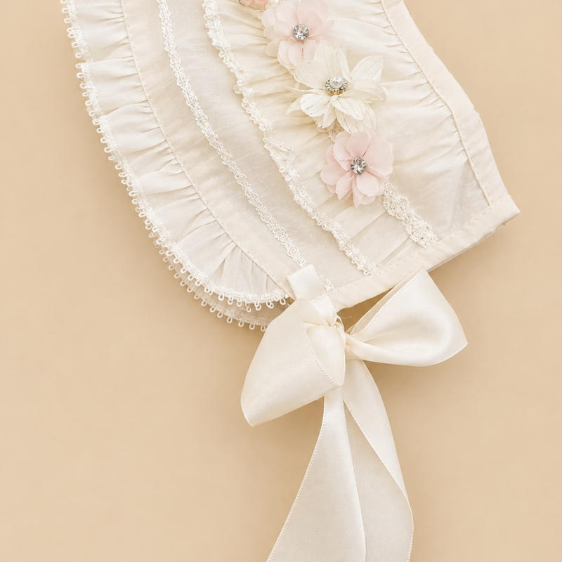 Ropón de bautizo Ana Laura beige para niña – gorrito