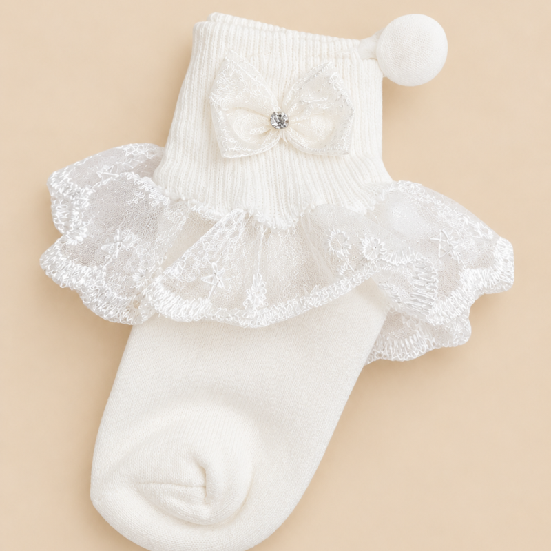 Paquete de bautizo Nicole beige: batita, vela, pañalero y tobillera